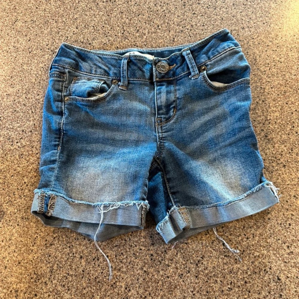 Girls 7 MUDD shorts